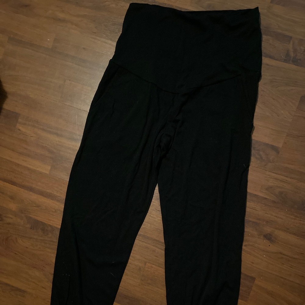 Maternity pants stretchy size M